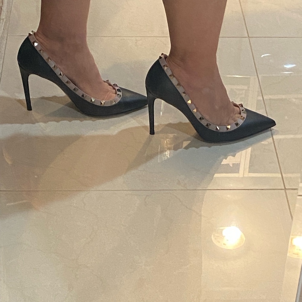 Authentic Valentino Rock studs to die for! 😍